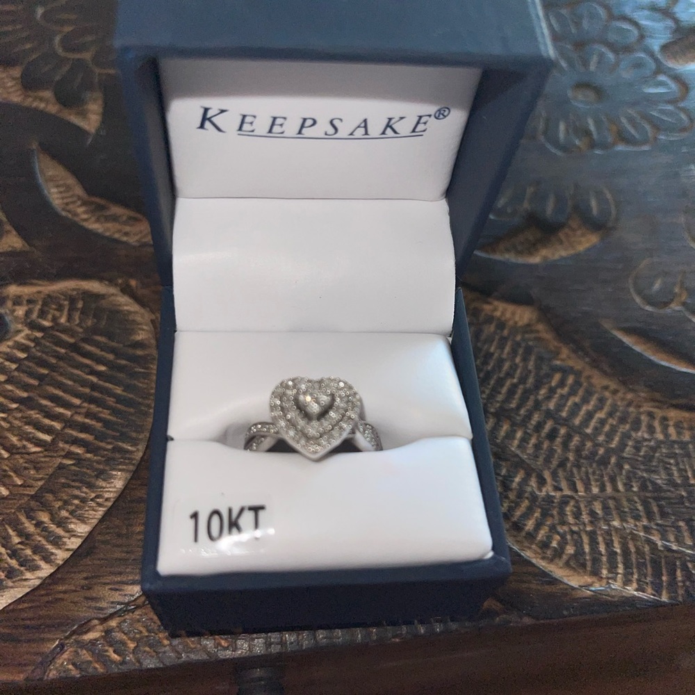 10k Gold keepsake Limited edition valentine heart ring